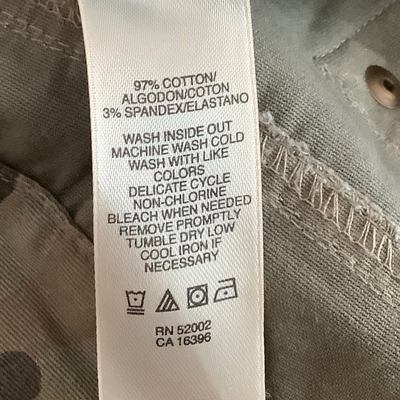 DKNY Jean Camo 12P - Picture 7 of 7
